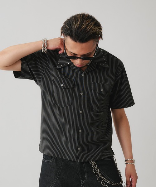 ANDER HUNK（アンダーハンク）の「Studs Design Stripe Open-Colour Shirt / スタッズデザインストライプオープンカラーシャツ（シャツ/ブラウス・メンズ・グレー/グレイッシュブルー/ブラック・MEDIUM/LARGE）」の5枚目の写真