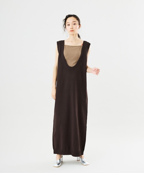 Muscat(マスカット)の「スポンジニット 深Uネックロングワンピース(ワンピース・レディース・ブラック/ブラウン/クリーム・F)」の2枚目の写真