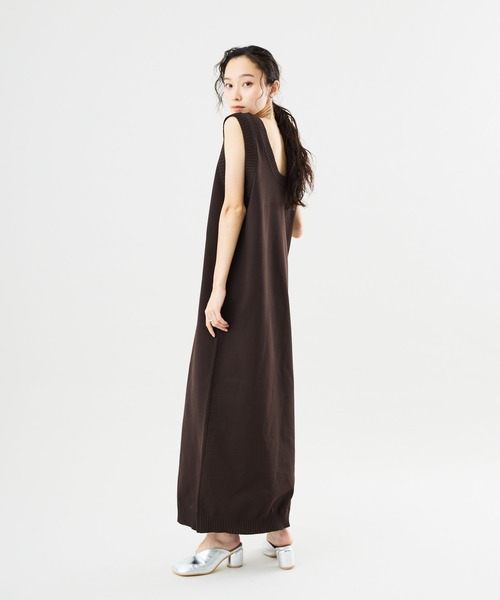 Muscat(マスカット)の「スポンジニット 深Uネックロングワンピース(ワンピース・レディース・ブラック/ブラウン/クリーム・F)」の4枚目の写真