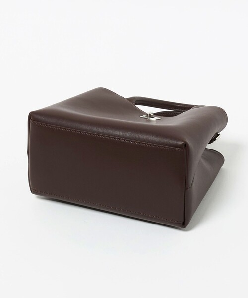 UNITED ARROWS（ユナイテッドアローズ）の「クラスプ スクエア ミニトートバッグ（トートバッグ・レディース・オフホワイト/ブラウン系/ブラック・FREE）」の11枚目の写真