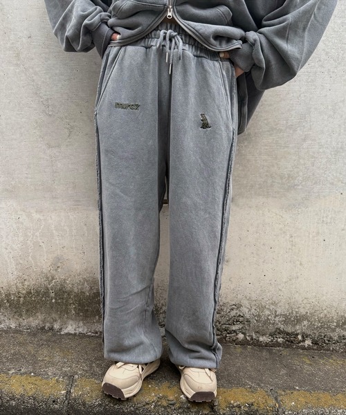 DOUBLE NAME（ダブルネーム）の「【m:rex】ミニ恐竜刺しゅうスウェットパンツ（その他パンツ・レディース・ブラック/ライトグレー・FREE）」の5枚目の写真