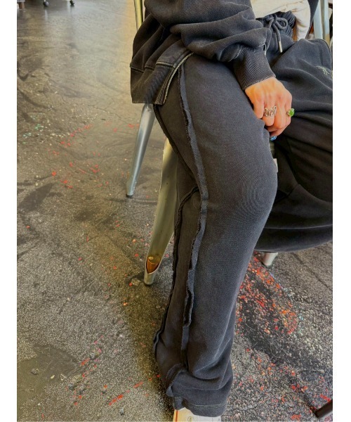 DOUBLE NAME（ダブルネーム）の「【m:rex】ミニ恐竜刺しゅうスウェットパンツ（その他パンツ・レディース・ブラック/ライトグレー・FREE）」の6枚目の写真