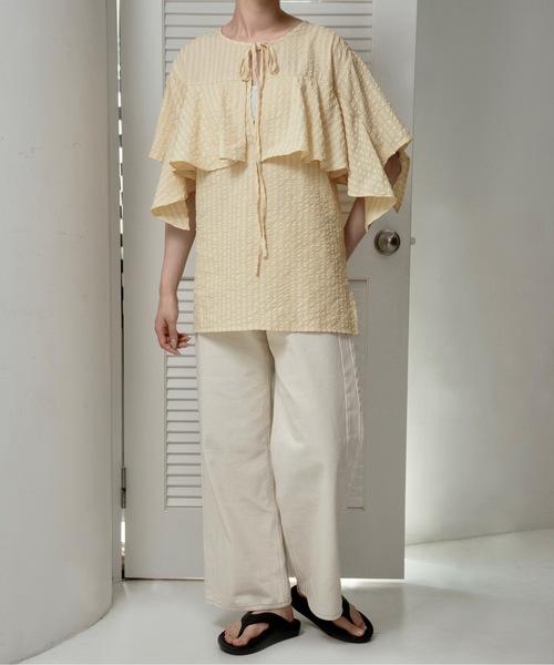 lawgy(ラウジー)の「unevenness stripe frill ribbon blouse / アンイーヴンネスストライプフリルリボンブラウス(シャツ/ブラウス・レディース・クリーム/ホワイト・FREE)」の1枚目の写真