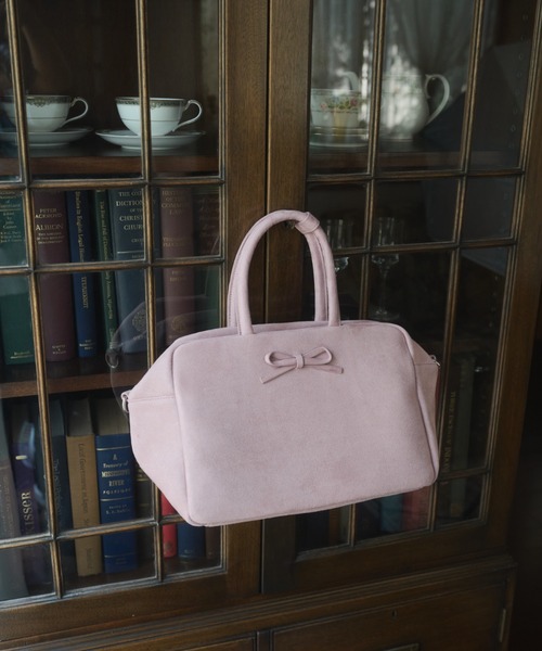 FEKETE 2WAYリボンスエードボストンバッグ FEKETE（フェケテ）の「SUEDE 2WAY RIBBON BOSTON BAG / 2WAYリボン
