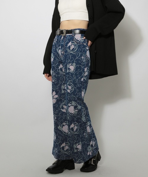 PAGEBOY(ページボーイ)の「WEB限定アイテム/フラワーフレアデニム(デニムパンツ・レディース・ブラック/ブルー・SMALL/MEDIUM)」の16枚目の写真