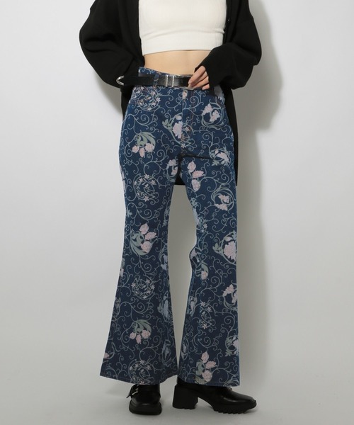 PAGEBOY(ページボーイ)の「WEB限定アイテム/フラワーフレアデニム(デニムパンツ・レディース・ブラック/ブルー・SMALL/MEDIUM)」の17枚目の写真