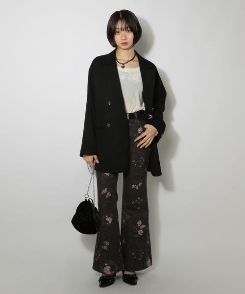 PAGEBOY(ページボーイ)の「WEB限定アイテム/フラワーフレアデニム(デニムパンツ・レディース・ブラック/ブルー・SMALL/MEDIUM)」の3枚目の写真