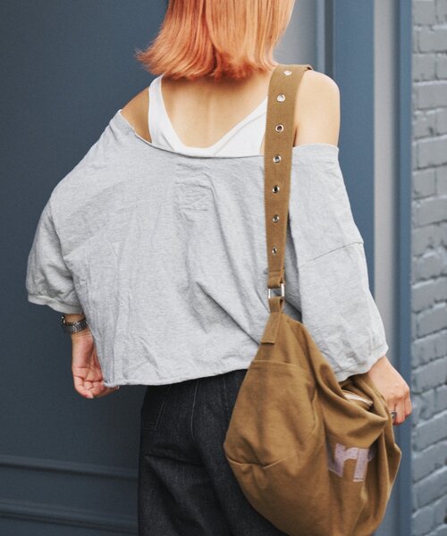 etsinta（エシンタ）の「etsintaリメイクオフショルハーフスリーブtee（Tシャツ/カットソー・レディース・グレー・ONE SIZE）」の6枚目の写真