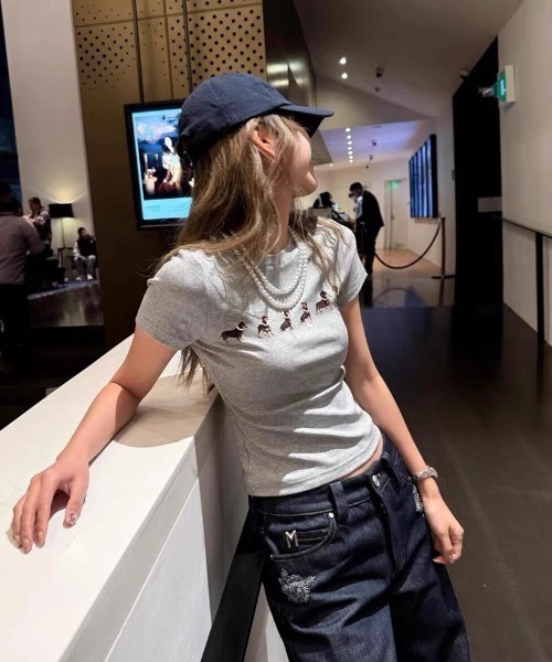 FUNdaysion（ファンデイション）の「dogプリントショート半袖Tシャツ（Tシャツ/カットソー・レディース・グレー/ホワイト・M）」の9枚目の写真