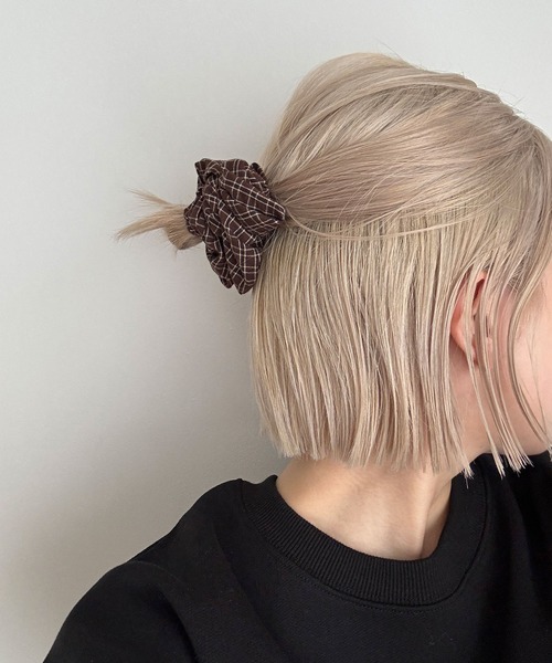 CANAL JEAN（キャナルジーン）の「El mar　グラフチェックシュシュ（シュシュ・レディース・ベージュ/ブラウン・ONE SIZE）」の5枚目の写真