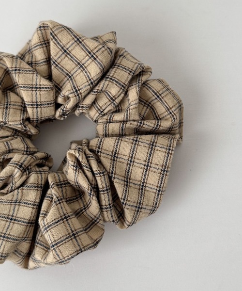 CANAL JEAN（キャナルジーン）の「El mar　グラフチェックシュシュ（シュシュ・レディース・ベージュ/ブラウン・ONE SIZE）」の7枚目の写真