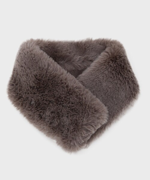 OPAQUE.CLIP（オペークドットクリップ）の「【マグネット仕様】フェイクファーミニティペット（ストール/ショール・レディース・ダークブラウン/グレー/オフホワイト/ブラウン系その他5/ライトベージュ/ブラウン系/ブラック・00）」の6枚目の写真