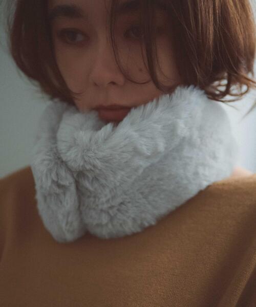 OPAQUE.CLIP（オペークドットクリップ）の「【マグネット仕様】フェイクファーミニティペット（ストール/ショール・レディース・ダークブラウン/グレー/オフホワイト/ブラウン系その他5/ライトベージュ/ブラウン系/ブラック・00）」の8枚目の写真