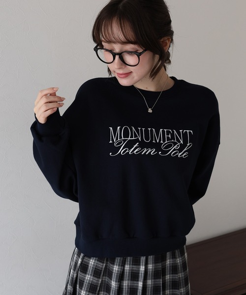 BLUEEAST（ブルーイースト）の「レタリング刺繍ショート丈スウェット（スウェット・レディース・ライトグレー/ネイビー/グレー・MEDIUM）」の3枚目の写真