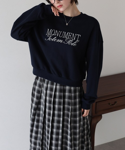 BLUEEAST（ブルーイースト）の「レタリング刺繍ショート丈スウェット（スウェット・レディース・ライトグレー/ネイビー/グレー・MEDIUM）」の16枚目の写真