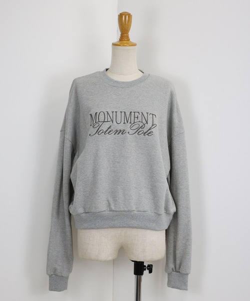 BLUEEAST（ブルーイースト）の「レタリング刺繍ショート丈スウェット（スウェット・レディース・ライトグレー/ネイビー/グレー・MEDIUM）」の9枚目の写真