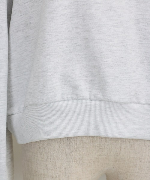 BLUEEAST（ブルーイースト）の「レタリング刺繍ショート丈スウェット（スウェット・レディース・ライトグレー/ネイビー/グレー・MEDIUM）」の4枚目の写真