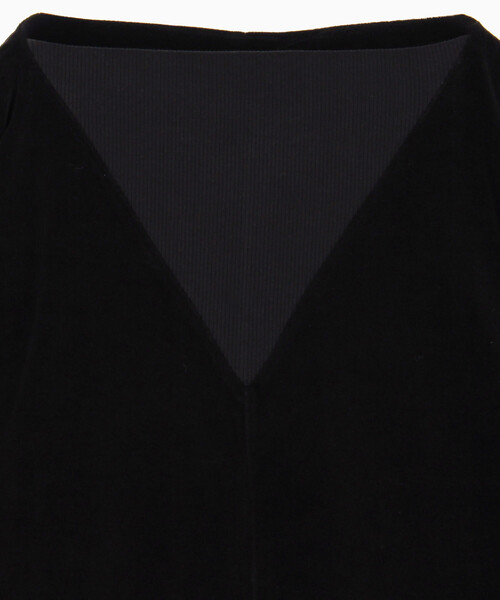BASERANGE（ベースレンジ）の「Baserange/ベースレンジ TRE SWEATSHIRT / PUTR-VE-WI25 / Vネック ベロアトップ（Tシャツ/カットソー・レディース・ブラック・SMALL）」の3枚目の写真