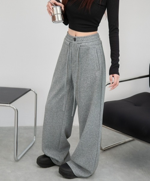 gossip!ロサンゼルス(ゴシップロサンゼルス)の「【Y2Kガーリー】カジュアルワイドストレートパンツ(スウェットパンツ・レディース・グレー/ブラック・FREE)」の1枚目の写真