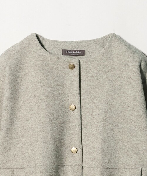 ユナイテッドアローズ ペプラム　ショートコート　ジャケットノーカラー　グレー UNITED ARROWS グレー ペプラムノーカラージャケット ユナイテッド