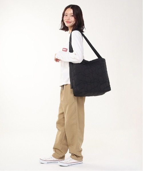 CHUMS(チャムス)の「【CHUMS/チャムス】 Booby Stitch Shoulder Bag(ショルダーバッグ・メンズ・ブラック/オリーブ/グレイッシュベージュ/ブラック系その他・FREE)」の8枚目の写真