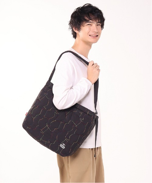 CHUMS(チャムス)の「【CHUMS/チャムス】 Booby Stitch Shoulder Bag(ショルダーバッグ・メンズ・ブラック/オリーブ/グレイッシュベージュ/ブラック系その他・FREE)」の5枚目の写真