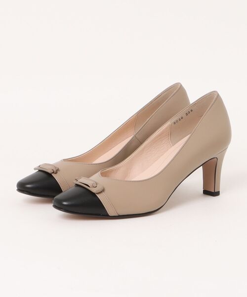 MELMO(メルモ)の「トゥーキャップバックルモチーフパンプス(パンプス・レディース・ブラック/ダークブラウン/ベージュ・22.5cm/23.0cm/23.5cm/24.0cm/24.5cm)」の2枚目の写真