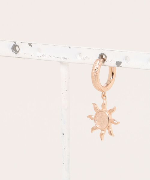 IRIEBEACH(アイリービーチ)の「sunrise hoop pierce/【ハワイアンジュエリー】【サージカルステンレス】【金属アレルギー対応】【IRIEBEACH / アイリービーチ】つけっぱなしOK(ピアス(片耳用)・レディース・シルバー/ピンク/ゴールド・FREE)」の2枚目の写真