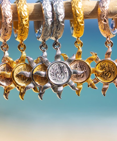 IRIEBEACH(アイリービーチ)の「sunrise hoop pierce/【ハワイアンジュエリー】【サージカルステンレス】【金属アレルギー対応】【IRIEBEACH / アイリービーチ】つけっぱなしOK(ピアス(片耳用)・レディース・シルバー/ピンク/ゴールド・FREE)」の3枚目の写真