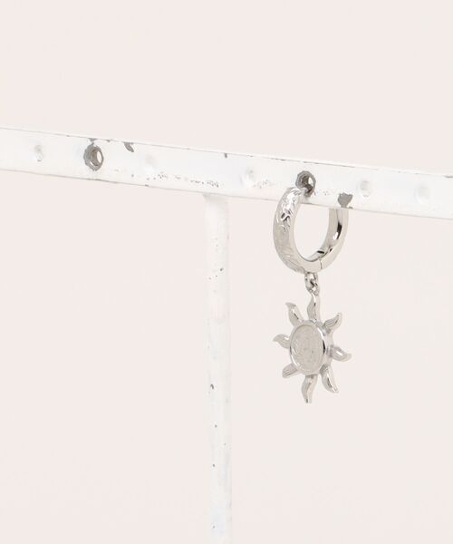 IRIEBEACH(アイリービーチ)の「sunrise hoop pierce/【ハワイアンジュエリー】【サージカルステンレス】【金属アレルギー対応】【IRIEBEACH / アイリービーチ】つけっぱなしOK(ピアス(片耳用)・レディース・シルバー/ピンク/ゴールド・FREE)」の10枚目の写真