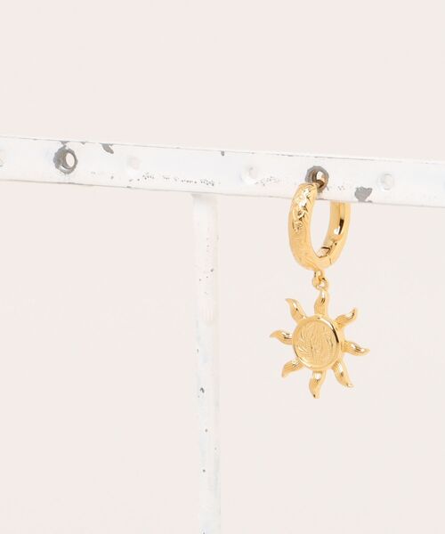 IRIEBEACH(アイリービーチ)の「sunrise hoop pierce/【ハワイアンジュエリー】【サージカルステンレス】【金属アレルギー対応】【IRIEBEACH / アイリービーチ】つけっぱなしOK(ピアス(片耳用)・レディース・シルバー/ピンク/ゴールド・FREE)」の11枚目の写真