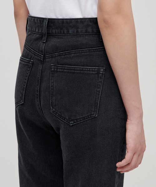 MUSINSA STANDARD WOMAN（ムシンサスタンダードウーマン）の「レディースママフィットデニムパンツ[ウォッシュドブラック]（デニムパンツ・レディース・その他・24/25/26/27/28）」の6枚目の写真
