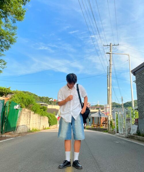 TRILLION(トリリオン)の「フロントウォッシングバミューダデニムショーツ(MIDDLE BLUE)(その他パンツ・レディース・その他・MEDIUM/LARGE/X-LARGE)」の13枚目の写真