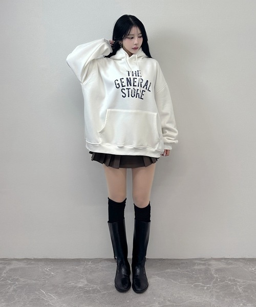 FOLLOWIN(フォロウィン)の「3color【裏ボア】ロゴプリントビックシルエットオーバーフーディ(パーカー・レディース・ホワイト/ブラック/グレー・FREE)」の4枚目の写真