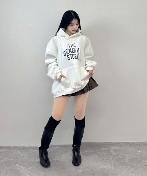 FOLLOWIN(フォロウィン)の「3color【裏ボア】ロゴプリントビックシルエットオーバーフーディ(パーカー・レディース・ホワイト/ブラック/グレー・FREE)」の5枚目の写真
