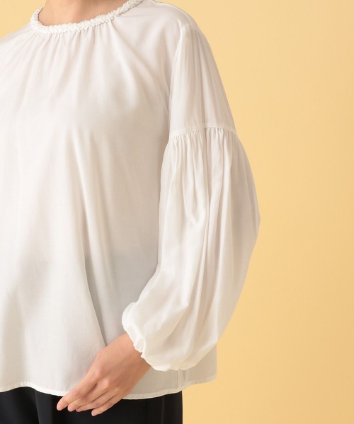 Elura(エルーラ)の「ネックビジューブラウス/602142(シャツ/ブラウス・レディース・ホワイト・FREE)」の7枚目の写真