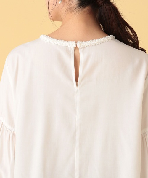 Elura(エルーラ)の「ネックビジューブラウス/602142(シャツ/ブラウス・レディース・ホワイト・FREE)」の9枚目の写真