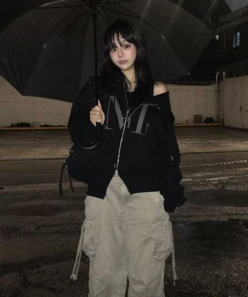 MUCENT(ムセント)の「ワディアプリケロゴフードジップアップ 男女共用 (3カラー)(パーカー・レディース・ブラック/グレー/ホワイト・FREE)」の14枚目の写真