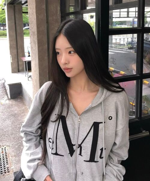 MUCENT(ムセント)の「ワディアプリケロゴフードジップアップ 男女共用 (3カラー)(パーカー・レディース・ブラック/グレー/ホワイト・FREE)」の13枚目の写真