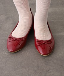 On One's Own（オンワンズオン）の「エナメル調 リボン付きバレエシューズ フラットパンプス（バレエシューズ）」