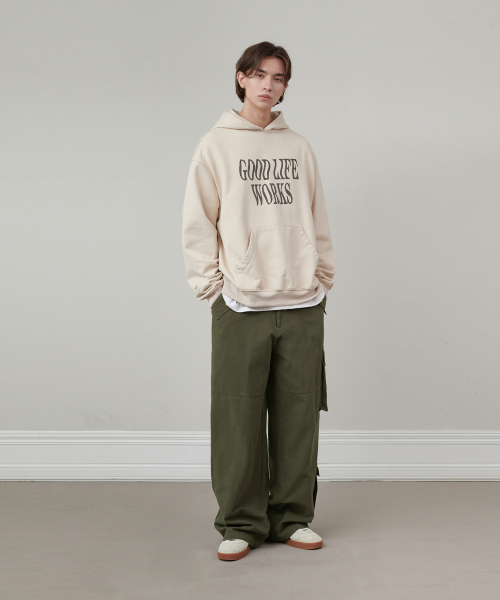 GLW(ジーエルダブリュ)の「オーバーサイズランダウンロゴフードベージュ(パーカー・レディース・その他・SMALL/MEDIUM/LARGE)」の8枚目の写真