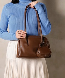 en CAnAF（エンカナフ）の「【持つだけでこなれ見え】ミニバッグチャーム付き ショルダーバッグ（ショルダーバッグ）」