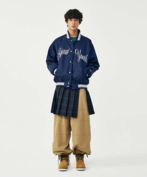 FROM ARLES（フロムアルル）の「ARシンボルバスティジャケット / ネイビー（スタジャン・メンズ・ネイビー・MEDIUM/LARGE）」の5枚目の写真