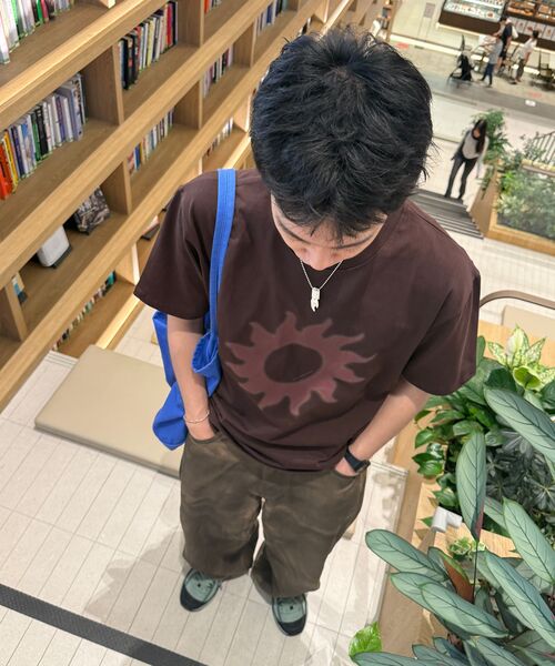 S'EST(エスイーエスティー)の「Solaris T-shirts Brown(Tシャツ/カットソー・メンズ・ブラウン・SMALL/MEDIUM/LARGE/X-LARGE)」の2枚目の写真