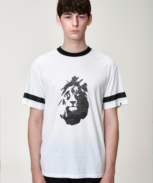 AOG PROJECT（エイオージープロジェクト）の「ライオンプリントTシャツ（ホワイト）（Tシャツ/カットソー・レディース・ホワイト・MEDIUM/LARGE/X-LARGE）」の2枚目の写真