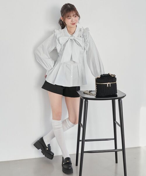 MAJESTIC LEGON（マジェスティックレゴン）の「ショルダーフリルボウタイブラウス（シャツ/ブラウス・レディース・ホワイト系その他2/ブルー/オフホワイト・MEDIUM）」の6枚目の写真