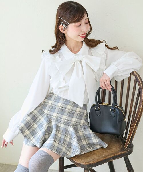 MAJESTIC LEGON（マジェスティックレゴン）の「ショルダーフリルボウタイブラウス（シャツ/ブラウス・レディース・ホワイト系その他2/ブルー/オフホワイト・MEDIUM）」の10枚目の写真