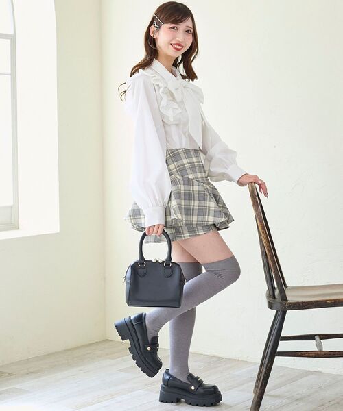 MAJESTIC LEGON（マジェスティックレゴン）の「ショルダーフリルボウタイブラウス（シャツ/ブラウス・レディース・ホワイト系その他2/ブルー/オフホワイト・MEDIUM）」の12枚目の写真