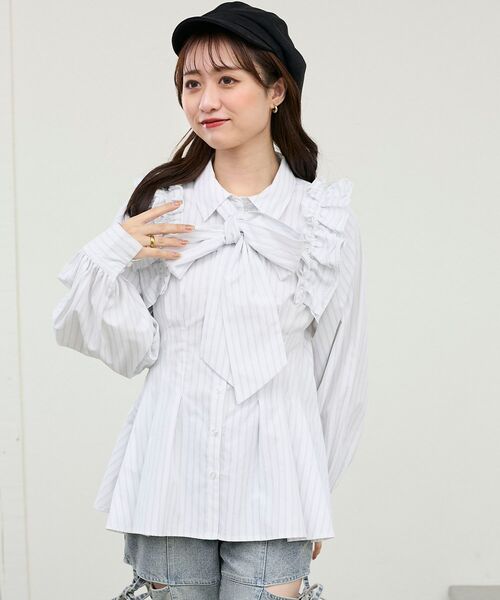 MAJESTIC LEGON（マジェスティックレゴン）の「ショルダーフリルボウタイブラウス（シャツ/ブラウス・レディース・ホワイト系その他2/ブルー/オフホワイト・MEDIUM）」の21枚目の写真