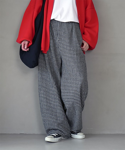 solamonat poche(ソラモナポッシェ)の「ウール カーヴィーパンツ(その他パンツ・レディース・グレー/ハウンドトゥース/チェック/Black・2/1/0)」の1枚目の写真